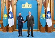 Президент наградил металлурга «Казцинка» за развитие госязыка