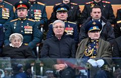 Президент Касым-Жомарт Токаев посетил военный парад по случаю Дня Победы