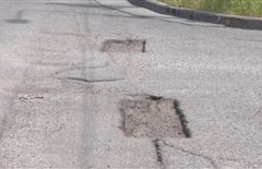Шымкентские чиновники получили штрафы за плохое содержание дорог 