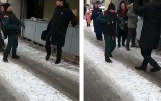 В Алматы мужчина напал с ножом на прохожего и продавца магазина