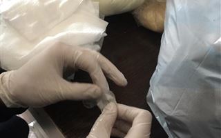 В Павлодаре осужденному в упаковке влажных салфеток принесли наркотики