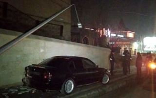 В Шымкенте подросток угнал автомобиль и разбил его