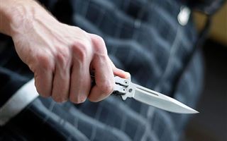 В общежитии Актобе 19-летнего студента ранили ножом