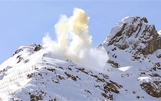 Появилось видео спуска лавин на Шымбулаке