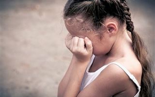 Педофил шесть лет насиловал девочку прямо на глазах у матери: стали известны подробности дела в Караганде