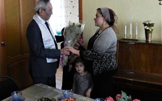 В Петропавловске с 8 марта поздравили мать 15 детей