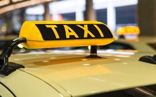 «Блокпосты алматинским пробкам не ровня»: таксист рассказал о трудностях работы в карантине