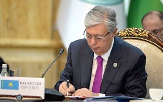 Президент РК подписал закон о регулировании трудовой деятельности и защите прав трудящихся-мигрантов с Узбекистаном