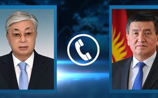 Президент Казахстана созвонился с Сооронбаем Жээнбековым