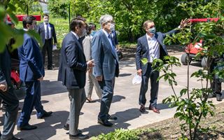 Глава государства призвал беречь обновленный Ботанический сад в Алматы