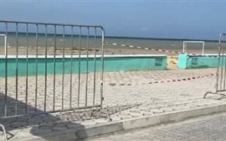 На пляжах Актау установили блокпосты