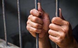 В Павлодаре мужчину приговорили к 15 годам за неоднократные изнасилования падчерицы