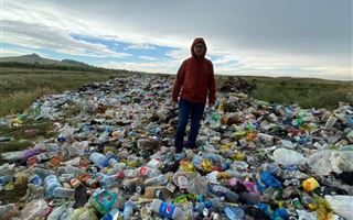 Стихийную свалку пластиковых бутылок обнаружили в Боровом