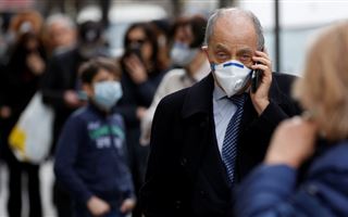 "Вирус на вас сам не напрыгнет": что говорят врачи из разных стран мира об обязательном ношении масок на улице