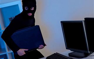В Туркестанской области мужчина украл школьные компьютеры