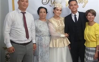 В соцсетях появилась фотография со свадьбы старшего сына Розы Рымбаевой Али Окапова