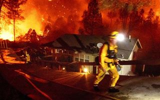 В Калифорнии из-за пожаров ввели режим ЧС