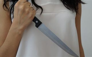 Девушка нанесла ножевые ранения другой посетительнице кафе в Алматы