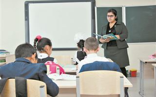 Учителя английского за ведение предмета на "своем" языке награждают, а казахского наказывают