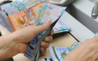 В Павлодаре мужчина тайно оформил на друга более десяти кредитов