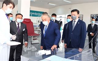 Нурсултан Назарбаев посетил медицинский завод в Шымкенте