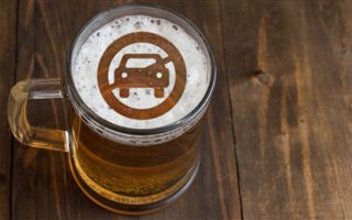 В Алматы мужчину лишили водительских прав на семь лет из-за выпитой кружки пива