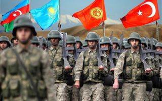  "Слова Жириновского - это манипуляция общественным сознанием": почему Казахстан не войдет в "ужасающий" военный тюркский союз