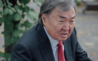 Казахстанский поэт Олжас Сулейменов поддержал азербайджанцев