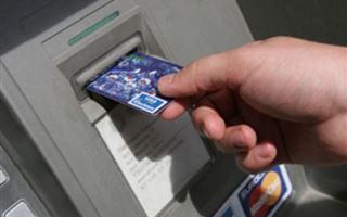 В Кокшетау мужчина нашел карту в банкомате и "гульнул" в магазине
