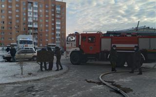 Из горящей многоэтажки в Кокшетау эвакуированы более 30 человек