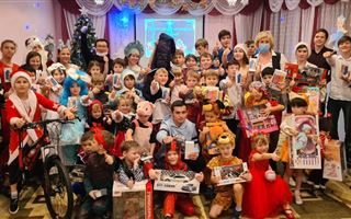 Гуманитарный фонд "Дегдар" провел новогоднюю акцию для детей из детских домов