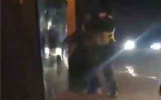 Алматинцев восхитило видео, на котором полицейский при задержании применяет приём из самбо