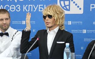 "Казахи считают меня своим": эпатажный российский стилист Сергей Зверев