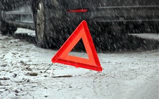 В Алматы из-за снегопада произошло более 70 ДТП