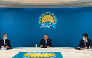 Нурсултан Назарбаев принимает участие в заседании фракции "Nur Otan"