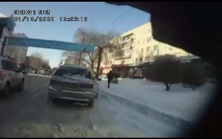 В Павлодаре полицейские задержали автомобиль с подложными номерами