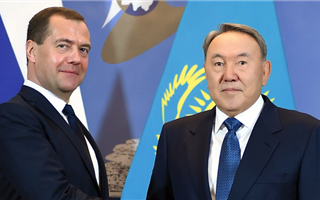 Дмитрий Медведев поздравил Нурсултана Назарбаева