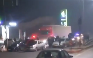Пять машин устроили массовое ДТП на барахолке в Алматы - видео