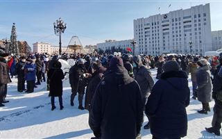 В городах России проходят задержки участников массовых протестов в поддержку Навального