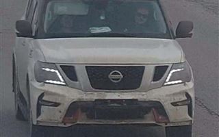 В Алматы водитель внедорожника переворачивал передний госномер машины, чтобы нарушать ПДД