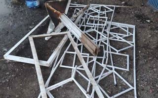 Житель Талгара украл кладбищенские оградки на 140 кг