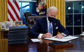 Президент США объявил траур по умершим из-за коронавируса американцам