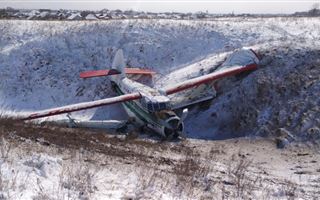 Появились фотографии с места экстренной посадки Ан-2 в Алматинской области