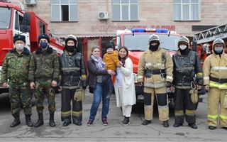 В Алматы пожарные исполнили заветное желание особенного мальчика Таира