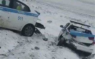 В Туркестанской области автомобиль протаранил две патрульные автомашины