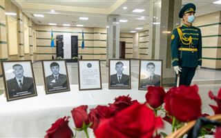 Крушение самолета под Алматы: погибшим отдали воинские почести