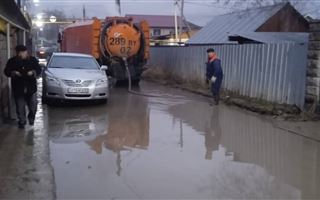 В Алматы зафиксировали несколько случаев подтопления домов