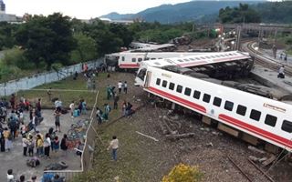 В Тайване число жертв крушения поезда возросло до 48 человек