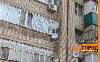 Несовершеннолетняя выпала из окна многоэтажки в Уральске