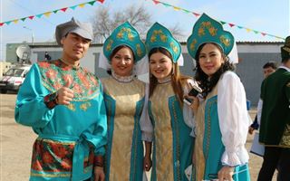 «Хватит врать про «130 национальностей» в Казахстане. Все уже давно смешались с казахами» - казпресса
